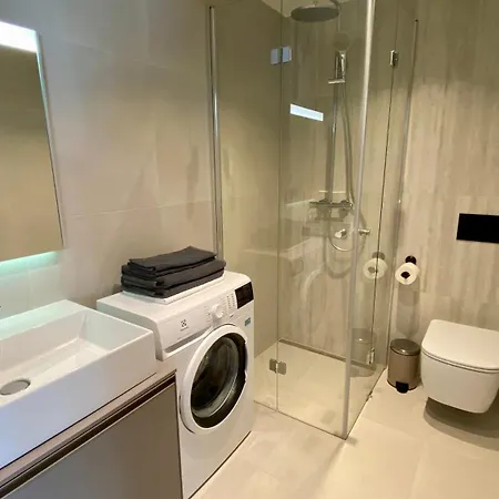 Avalon Premium With Balcony & Free Parking *